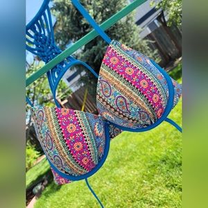 Bathing suit top, size 34C.